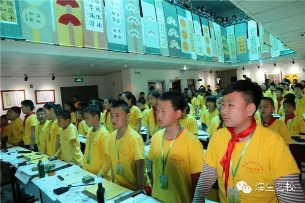 海生艺校及其它学校学生在准备比赛